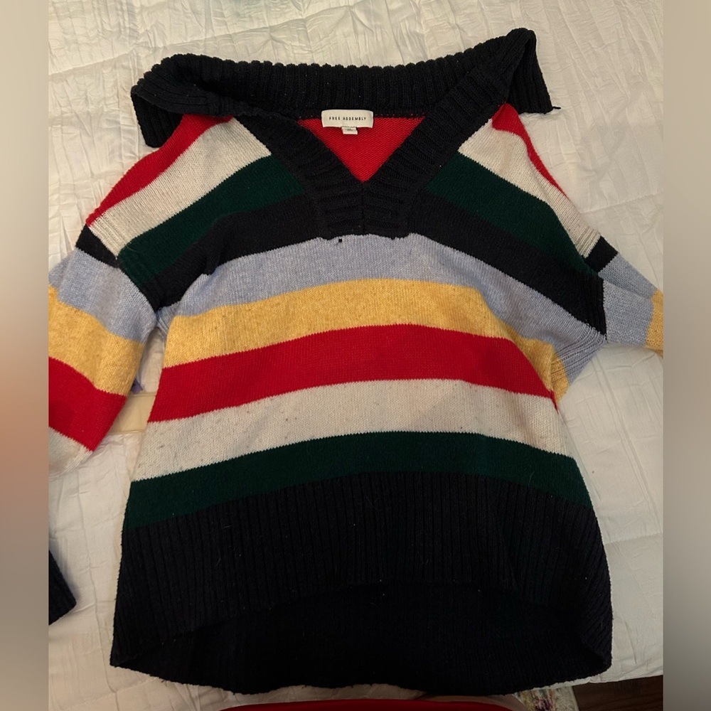 Cardigan/ sweater crosser feel form Free Assembly